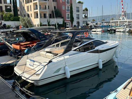 Fairline F33 image