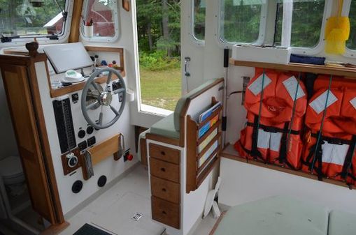 Holland 32-DOWNEAST-HARDTOP-CRUISER image