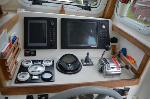 Holland 32-DOWNEAST-HARDTOP-CRUISER image