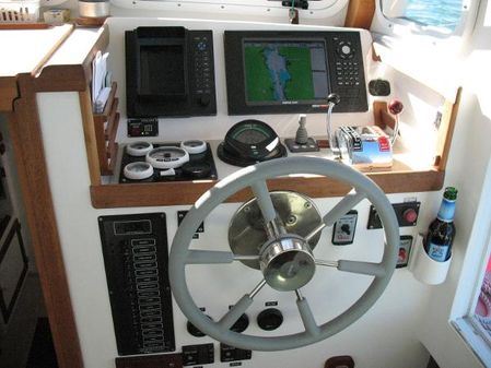 Holland 32-DOWNEAST-HARDTOP-CRUISER image