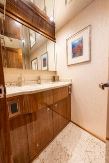 Viking 92 Skybridge image
