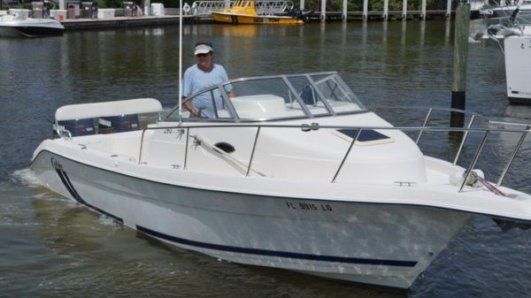 Cobia 260 Walk Around with Twin Yamaha