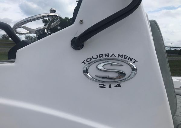 Sportsman Tournament 214 Bay Boat image