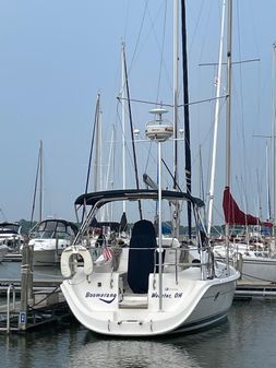 Hunter 33 image