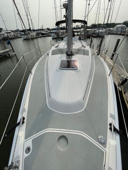 Hunter 33 image