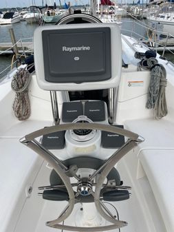 Hunter 33 image