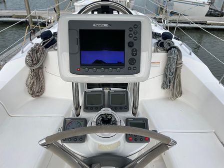 Hunter 33 image