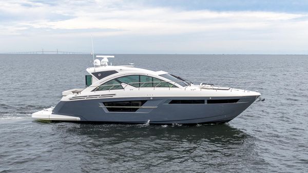 Cruisers Yachts 54 Cantius