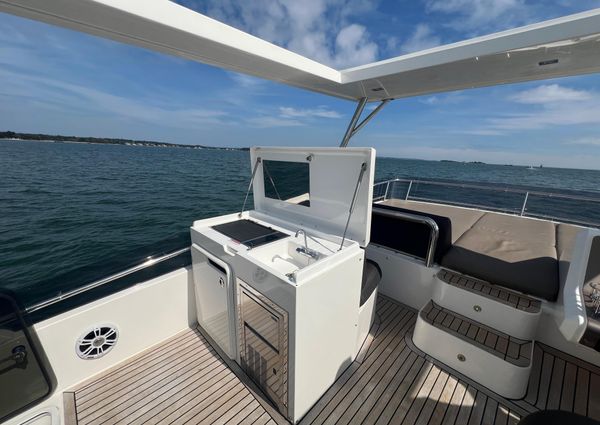 Galeon 660 Fly image