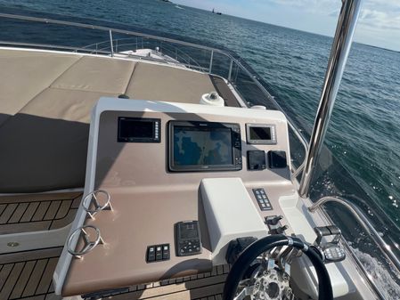 Galeon 660 Fly image