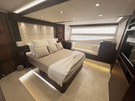 Galeon 660 Fly image