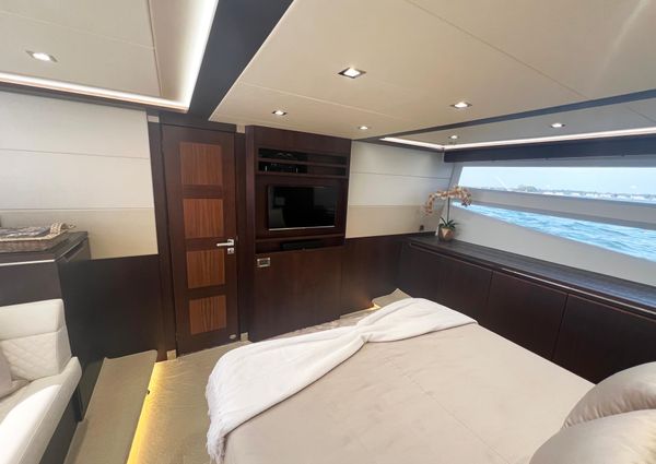 Galeon 660 Fly image