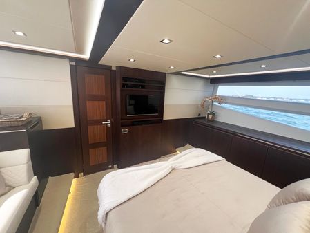 Galeon 660 Fly image