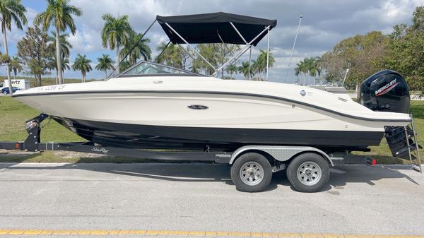 Sea Ray SPX 210