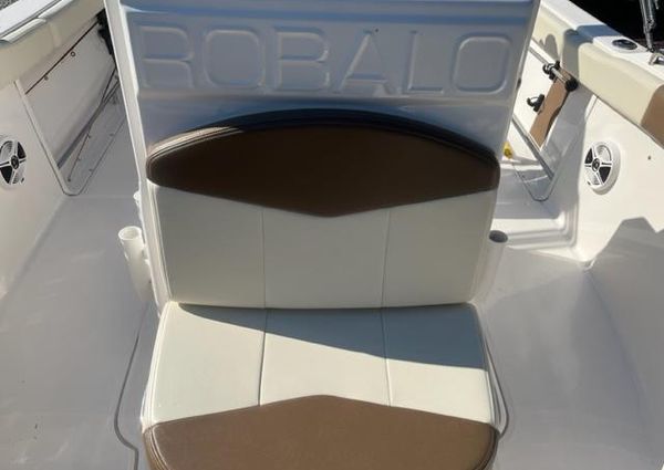 Robalo R222-CENTER-CONSOLE image