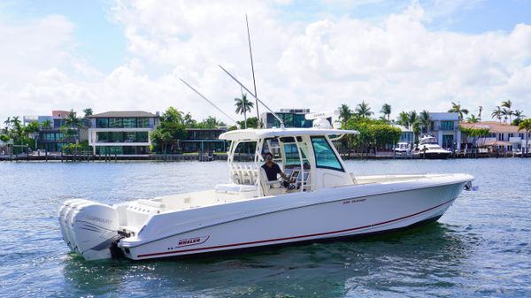 Boston Whaler 350 Outrage 