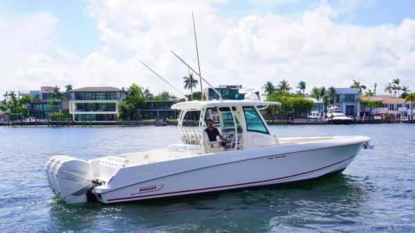 Boston Whaler 350 Outrage