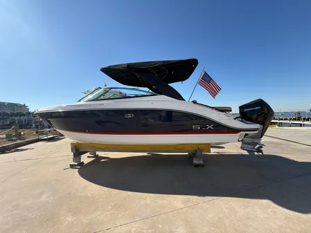 Sea Ray SLX 260 Outboard image