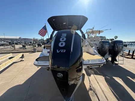Sea Ray SLX 260 Outboard image