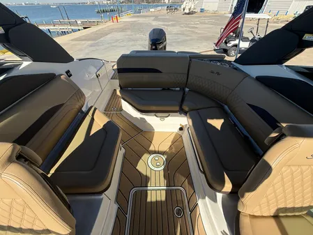 Sea Ray SLX 260 Outboard image