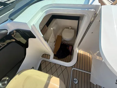 Sea Ray SLX 260 Outboard image