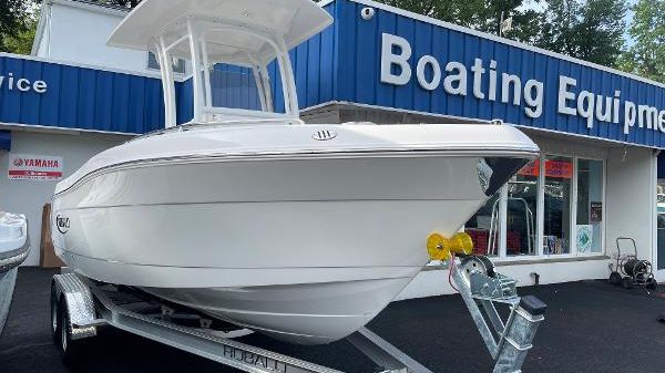 Robalo R222 Center Console 