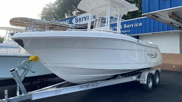 Robalo R222 Center Console 
