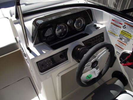 Bayliner D20 image