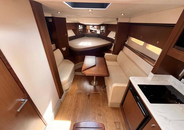 Sea Ray Sundancer 350 Coupe image