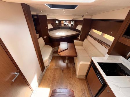 Sea Ray Sundancer 350 Coupe image