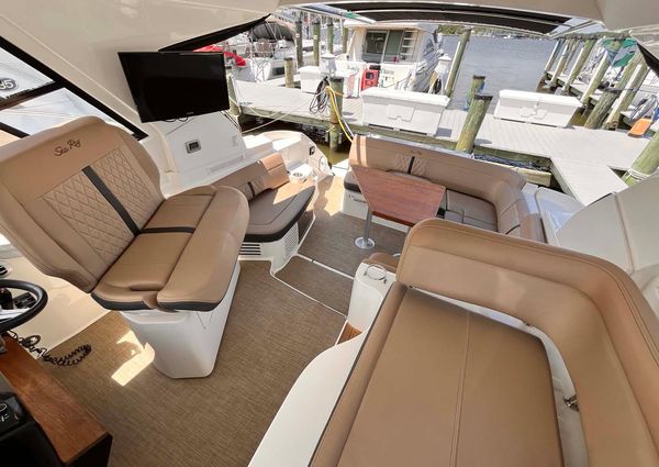 Sea Ray Sundancer 350 Coupe image