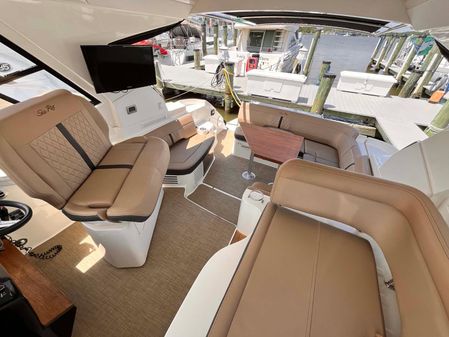 Sea Ray Sundancer 350 Coupe image