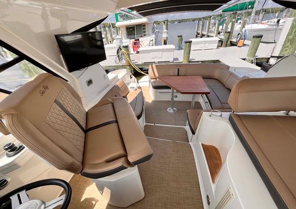 Sea Ray Sundancer 350 Coupe image