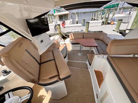 Sea Ray Sundancer 350 Coupe image