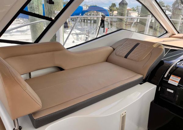 Sea Ray Sundancer 350 Coupe image