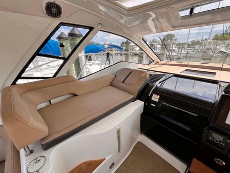 Sea Ray Sundancer 350 Coupe image