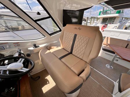 Sea Ray Sundancer 350 Coupe image