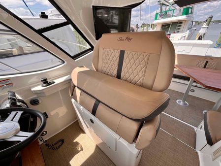 Sea Ray Sundancer 350 Coupe image