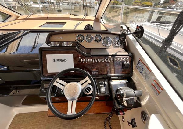 Sea Ray Sundancer 350 Coupe image