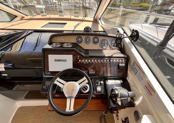 Sea Ray Sundancer 350 Coupe image