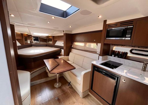 Sea Ray Sundancer 350 Coupe image