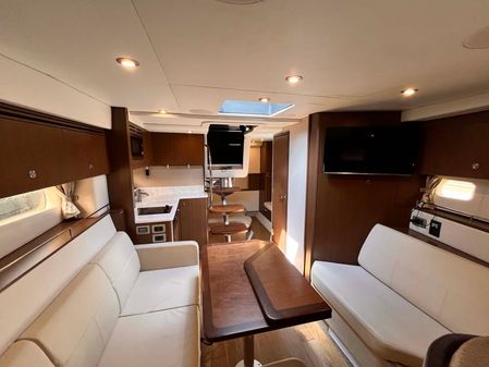 Sea Ray Sundancer 350 Coupe image