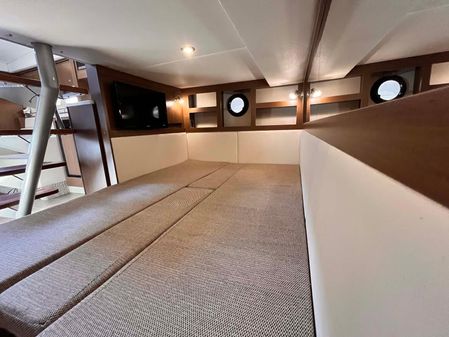 Sea Ray Sundancer 350 Coupe image