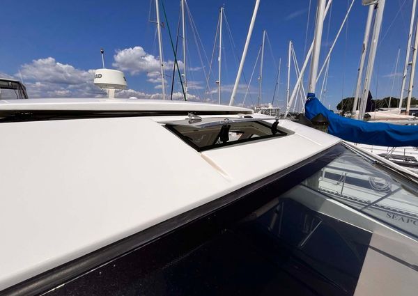 Sea Ray Sundancer 350 Coupe image