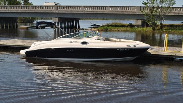 Sea Ray 240 Sundeck 