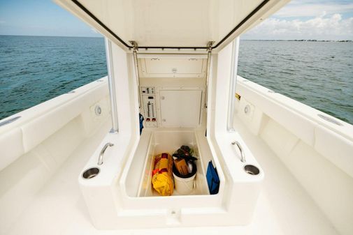 SeaVee 320B Center Console image