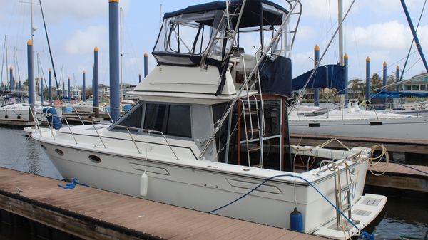 Tiara Yachts 3100 Flybridge