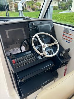 Pursuit 325 Dual Console image