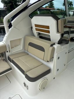 Pursuit 325 Dual Console image