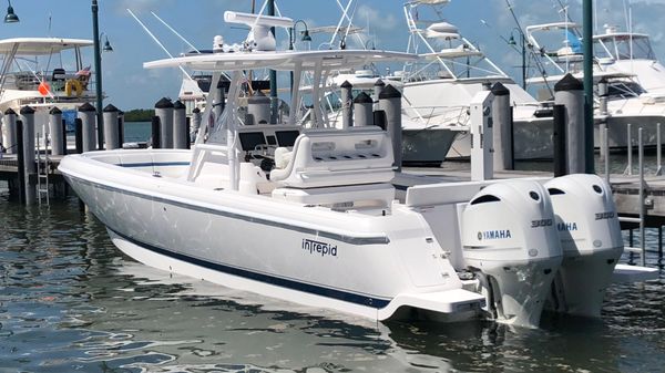 Intrepid 327 Center Console